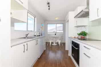 380 East Coast Road, Sunnynook