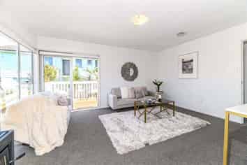 380 East Coast Road, Sunnynook