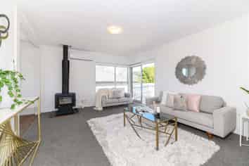 380 East Coast Road, Sunnynook