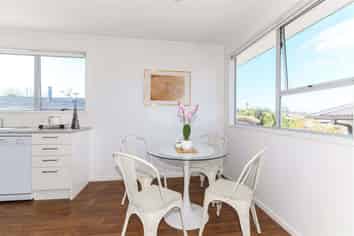 380 East Coast Road, Sunnynook