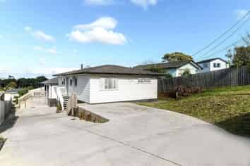 380 East Coast Road, Sunnynook