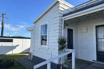 Flat 4/5A Waerenga Road, Otaki