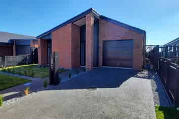 33 Trewern Avenue, Chartwell