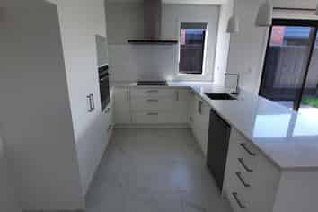 33 Trewern Avenue, Chartwell