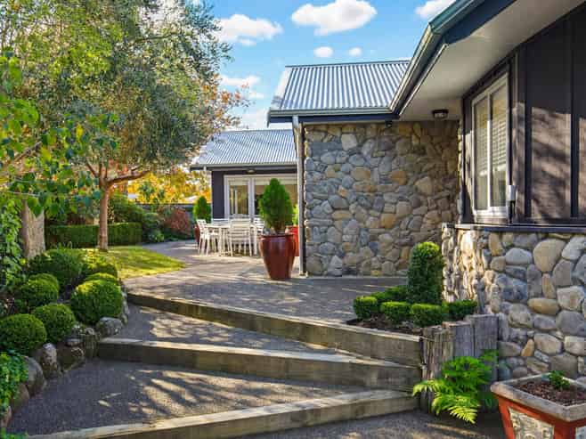 8 River Glade, Waikanae