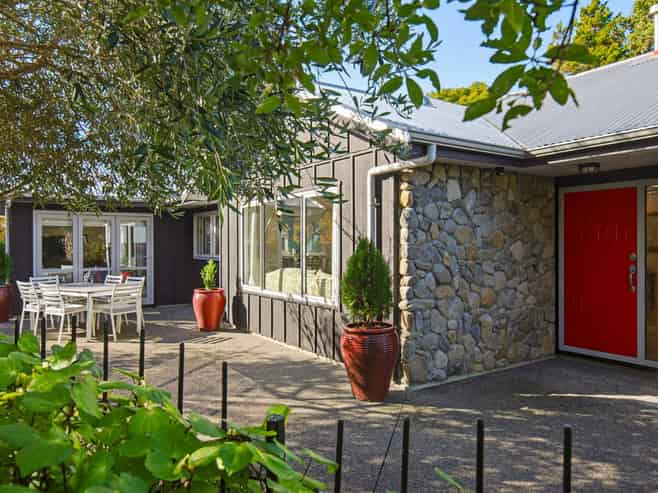 8 River Glade, Waikanae