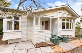 16 Fifth Avenue, Mount Albert