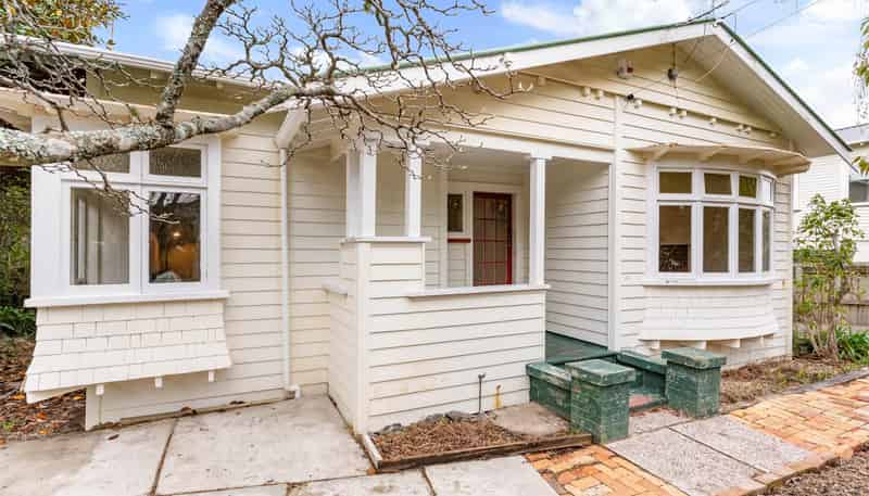 16 Fifth Avenue, Mount Albert
