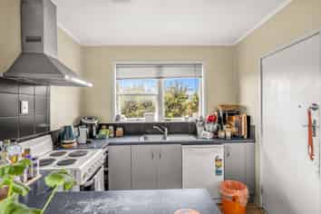 27 Island View Road, Western Heights