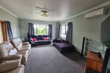 332 Tremaine Avenue, Takaro