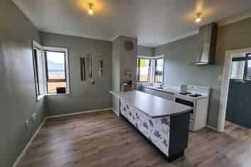 332 Tremaine Avenue, Takaro