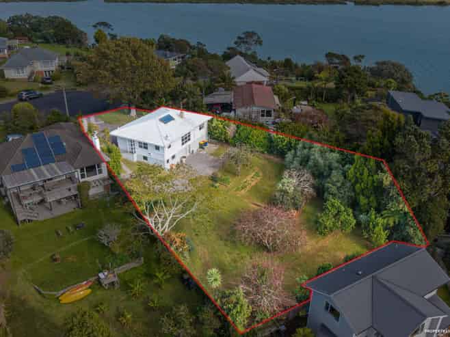 15 Murray Road, Te Atatu Peninsula