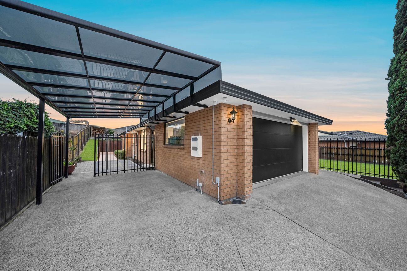 A Family Favourite - Spacious Brick & Tile Living - Widok 6