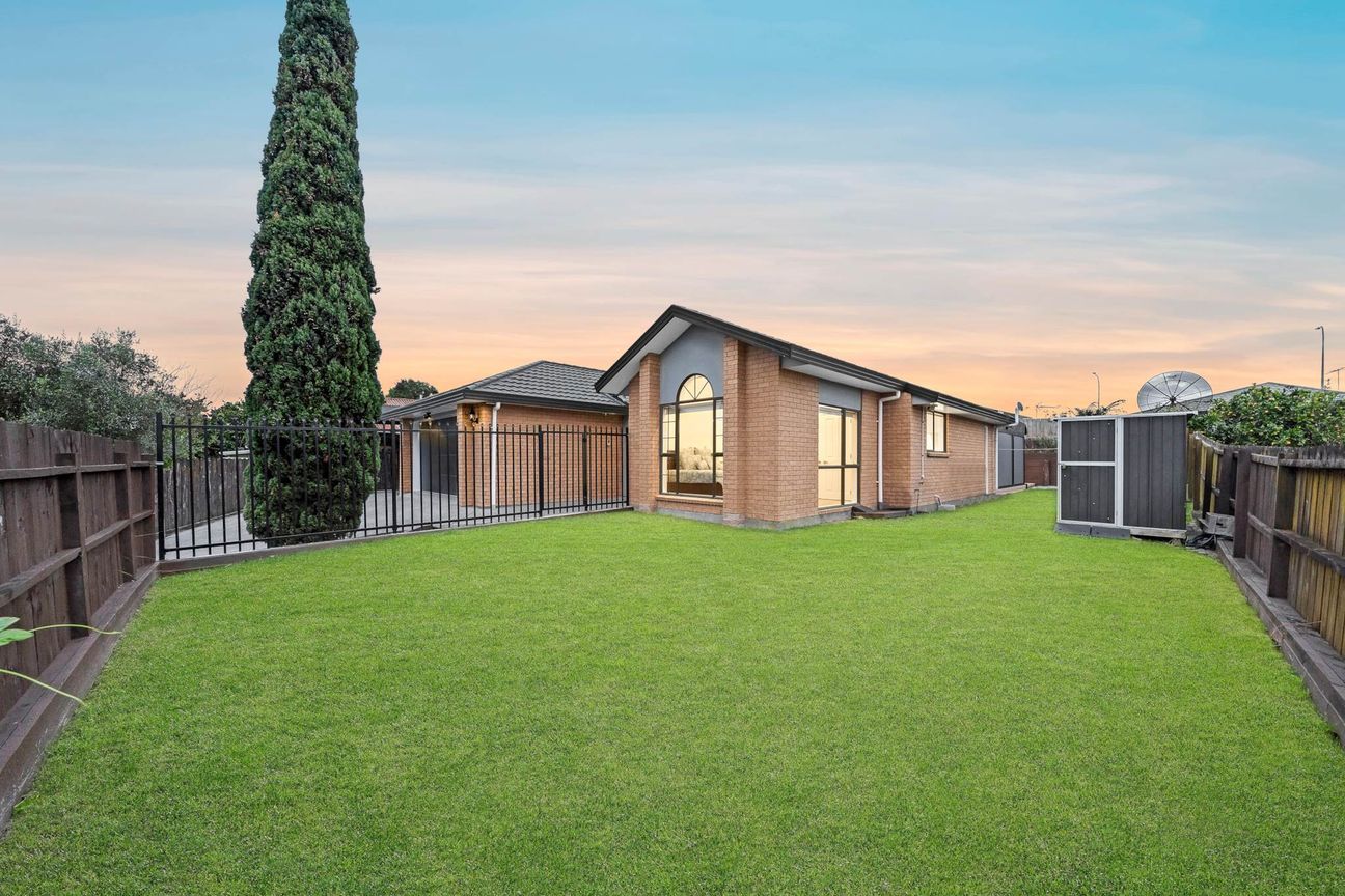 A Family Favourite - Spacious Brick & Tile Living - Widok 5