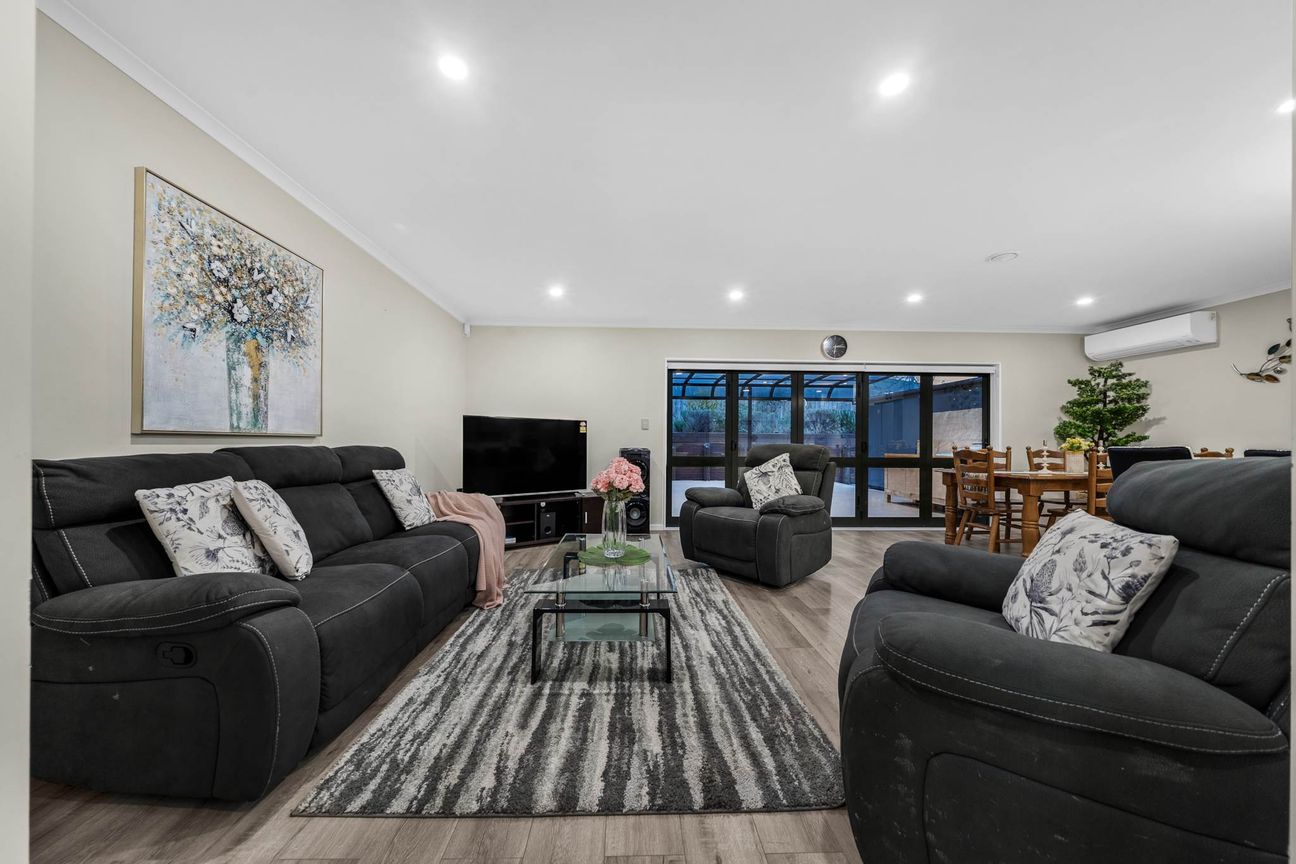 A Family Favourite - Spacious Brick & Tile Living - Widok 4
