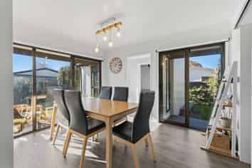 8A Kruse Place, Redwood