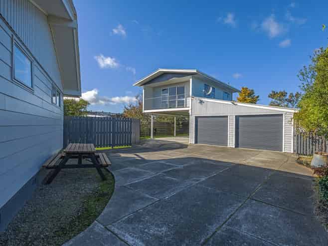 24 Paradise Place, Milson