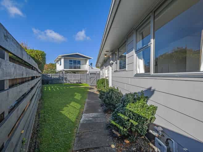 24 Paradise Place, Milson
