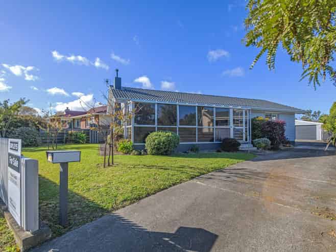 24 Paradise Place, Milson