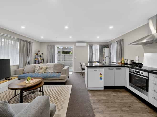 186 Lincoln Road, Addington
