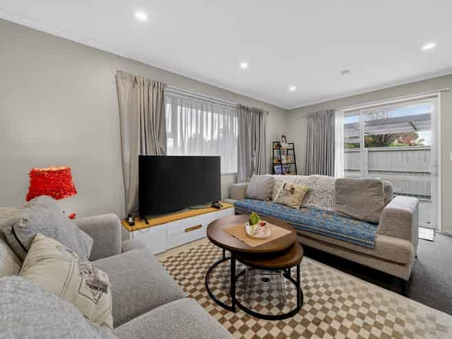 186 Lincoln Road, Addington