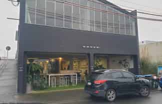 CREATIVE OFFICE/SHOWROOM WITH SIX CAR PARKS
