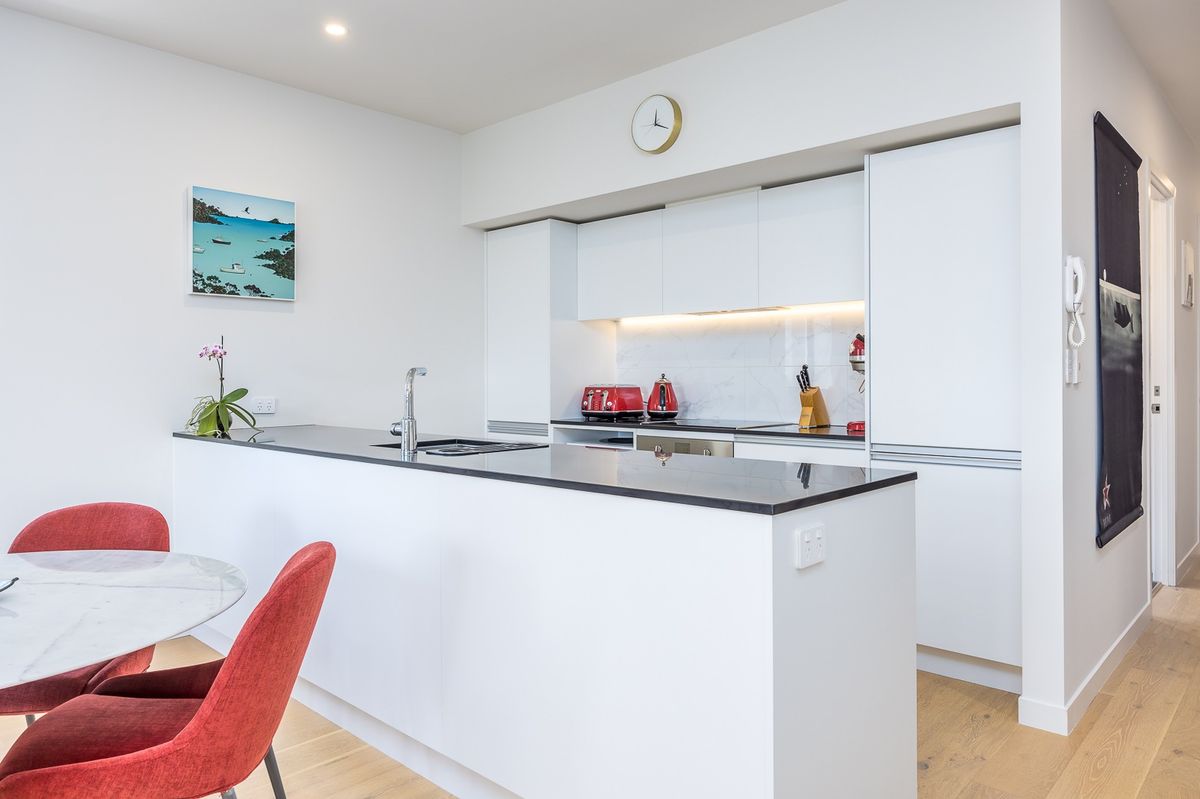 City Centre, 2 Bdrm. 2 Bath Apartment with carpark, $900pw - 303/26 Poynton Tce - Mehr