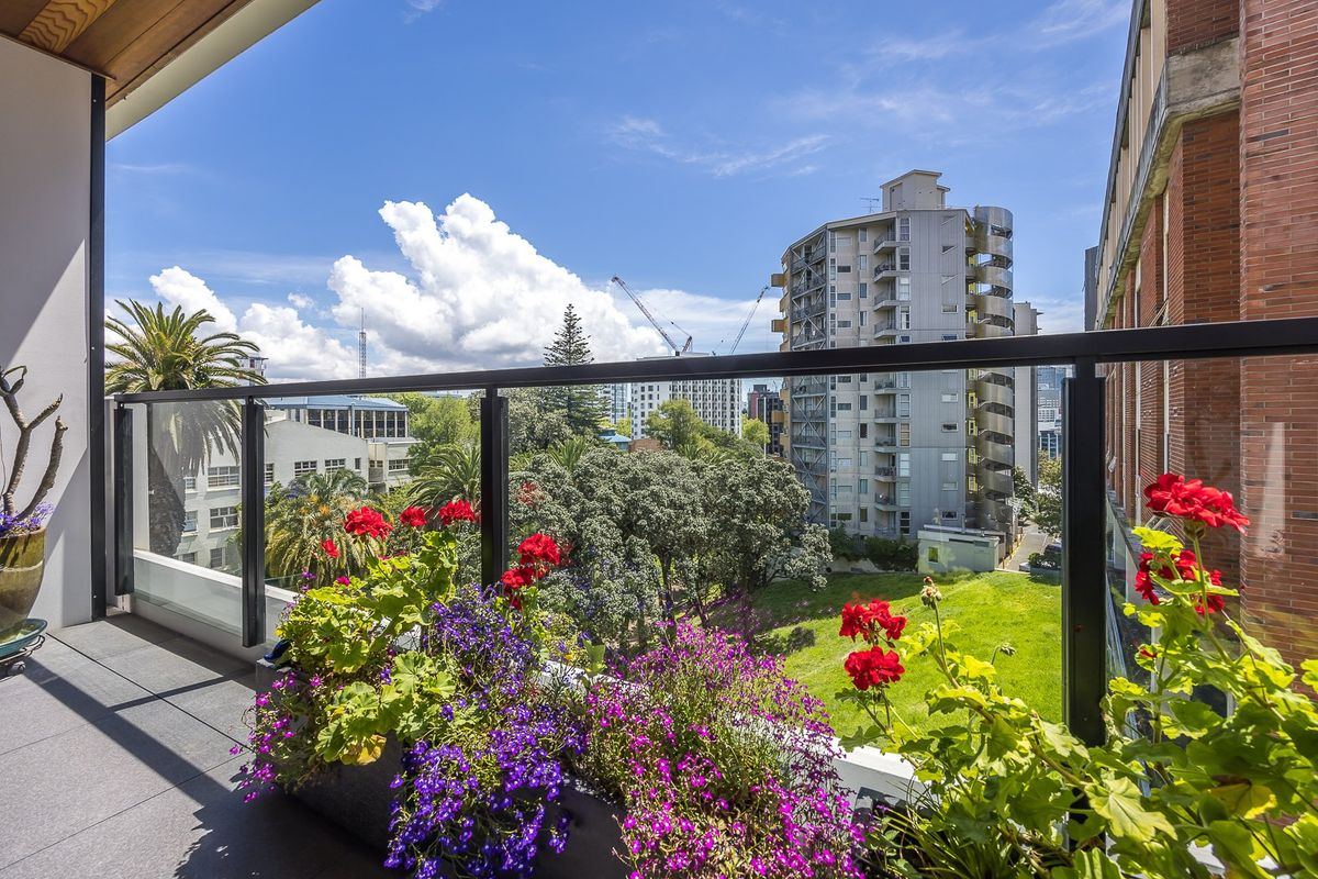 City Centre, 2 Bdrm. 2 Bath Apartment with carpark, $900pw - 303/26 Poynton Tce - Ansicht 3