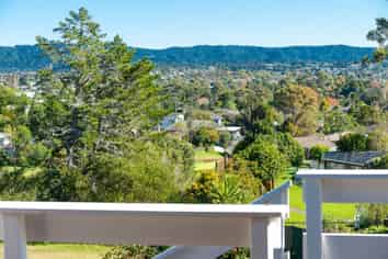 4/68 West Coast Road, Glen Eden