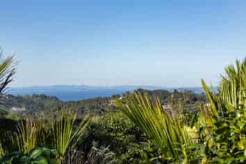 7 Ngaio Road, Titirangi