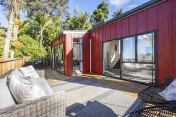 7 Ngaio Road, Titirangi