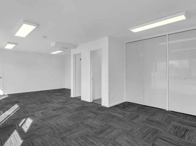 Functional ground floor office with parking