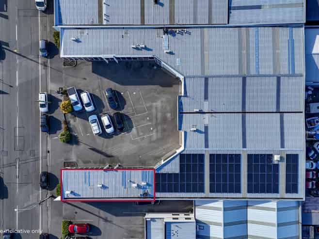 Functional ground floor office with parking