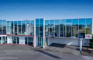 Functional ground floor office with parking