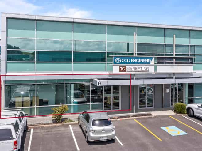 Ground Floor Office with Showroom and Storage