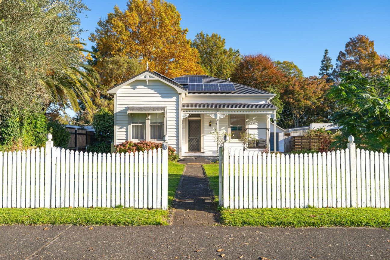 Classic beauty on a 1/4 acre - Vista 2