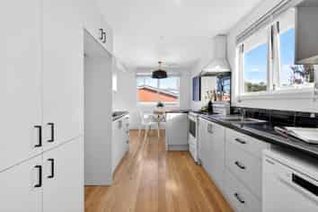 217 Dowse Drive, Maungaraki