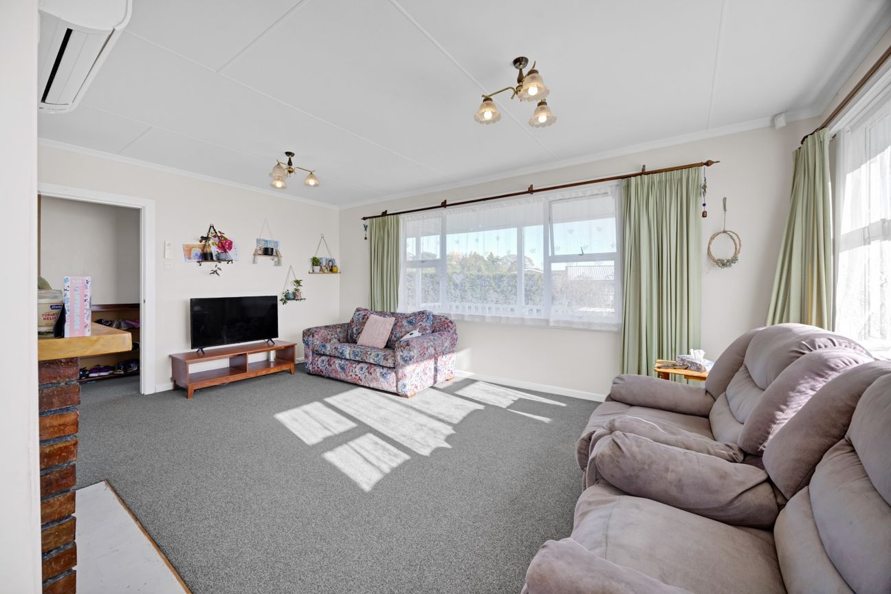 Corner Site Living with Impressive Garaging - Aanzicht 5