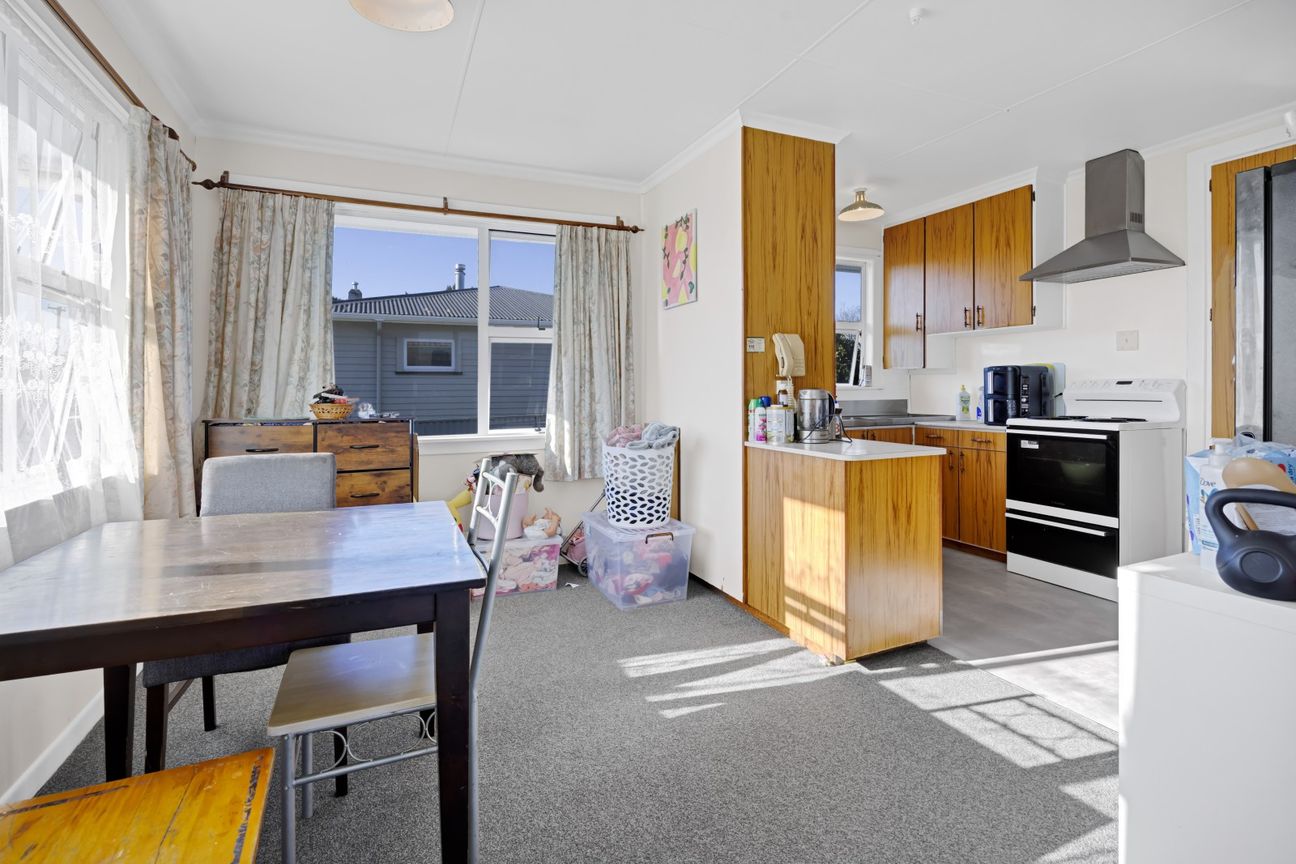 Corner Site Living with Impressive Garaging - Aanzicht 6