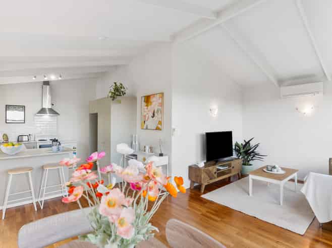 1/235 Sunset Road, Sunnynook