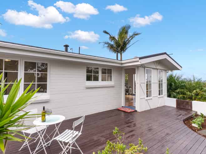 1/235 Sunset Road, Sunnynook