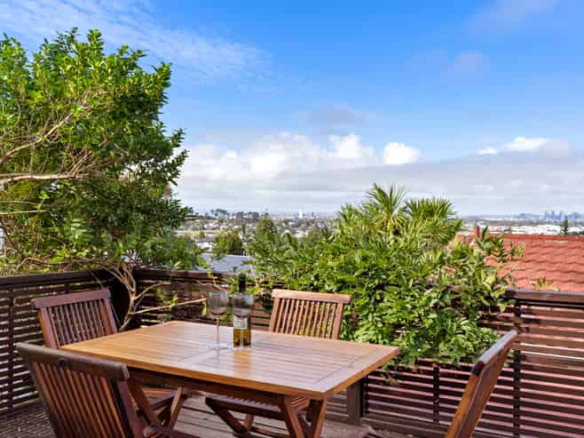 1/235 Sunset Road, Sunnynook