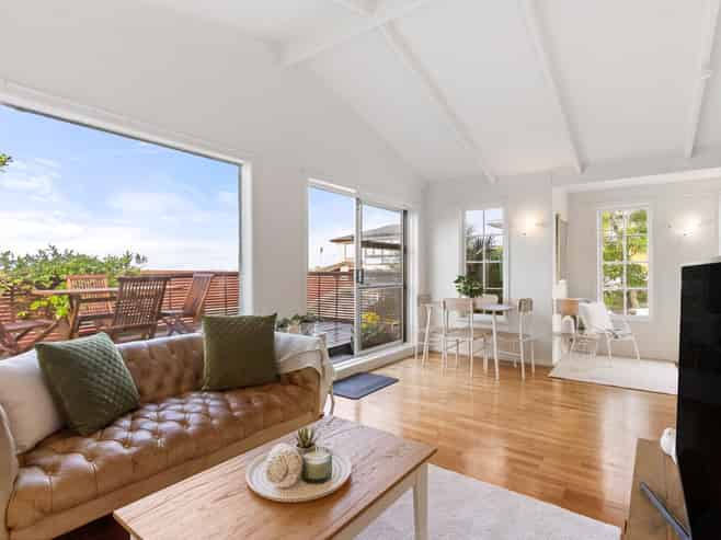 1/235 Sunset Road, Sunnynook