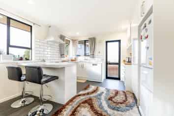 2/347 Church Street, West End