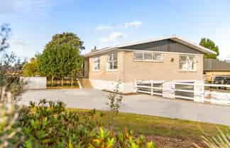 32 Upland Street, Brookfield