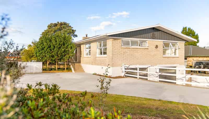 32 Upland Street, Brookfield