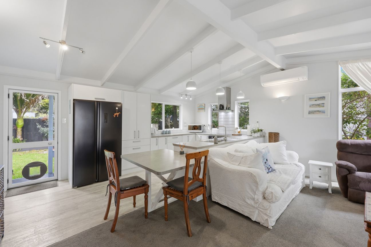 Beachside Living -Renovated Home + Stylish Studio - Ansicht 6