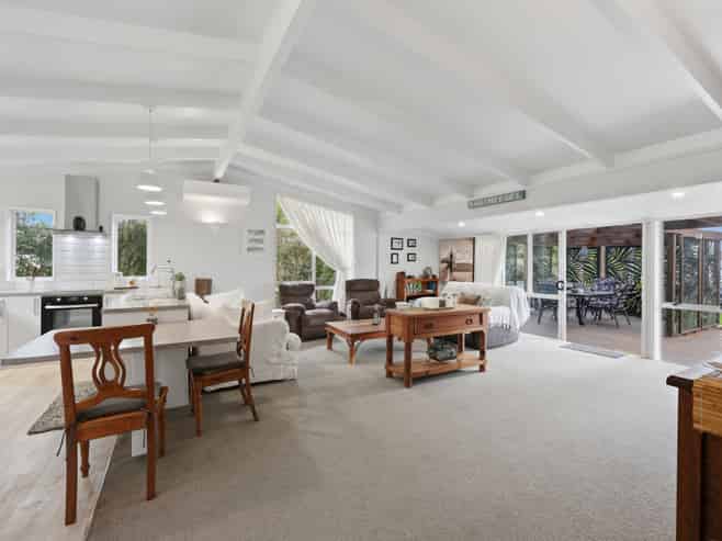 100 Torkar Road, Clarks Beach