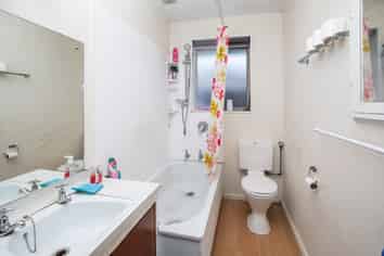 1/71 Hills Road, Edgeware