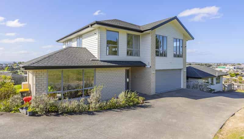 2 Myra G Place, Stanmore Bay